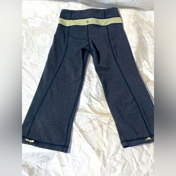 Lululemon Groove Crop Capri Leggings Space Dye Waistband Neon yellow size small - Picture 1 of 5